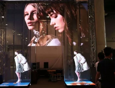 上海智彩科技承制的商場LED透明屏 上海智彩科技承制的商場LED透明屏